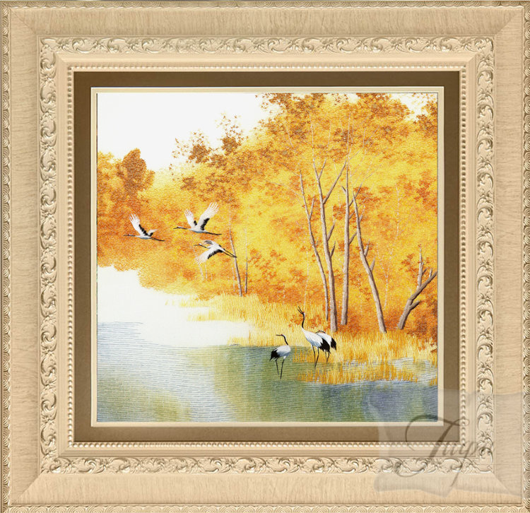Картина из шелка "Шесть журавлей у золотой рощи" ручной работы