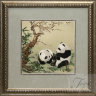 Картины из шелка "Две панды на лужайке"