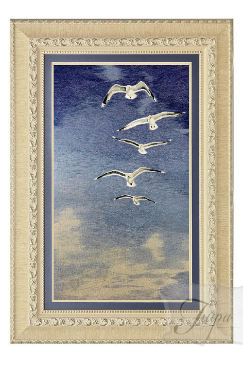 Картина, вышитая шёлком "Чайки у озера"