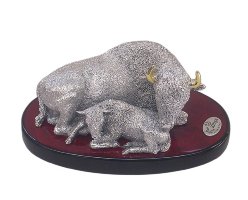 Статуэтка из серебра "Бык с теленком на подставке"